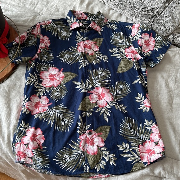 Express (Medium) Floral Short Sleeve Button Up - Picture 3 of 12